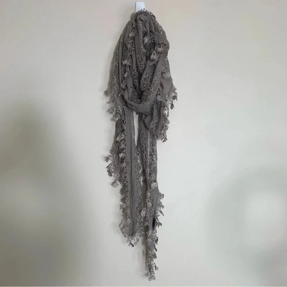 BCBGMaxazria lace fringe  scarg - Picture 1 of 3